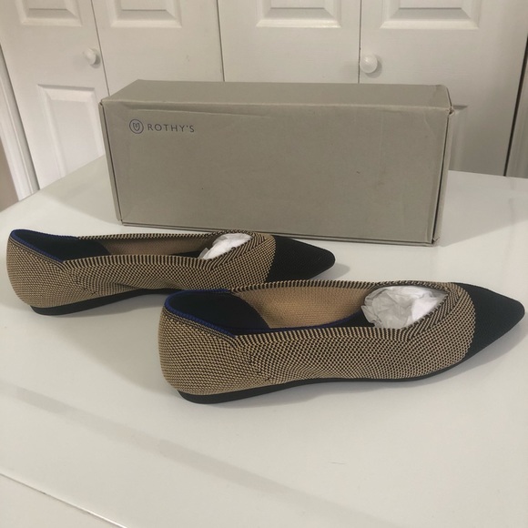 Rothys • the point in dune captoe RETIRED COLOR - Picture 7 of 12